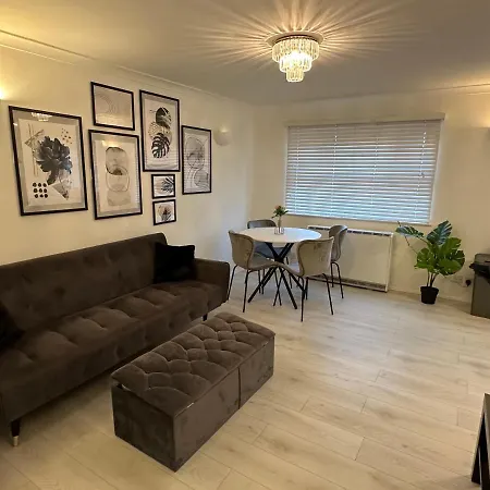 Stylish 1 Bedroom Close To Tooting Bec Station